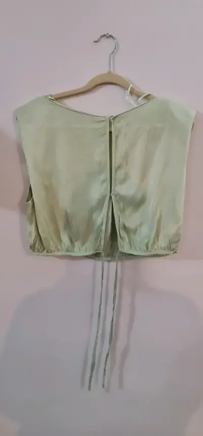 Blusa verde claro de mujer Zara con ajuste - miniatura 2