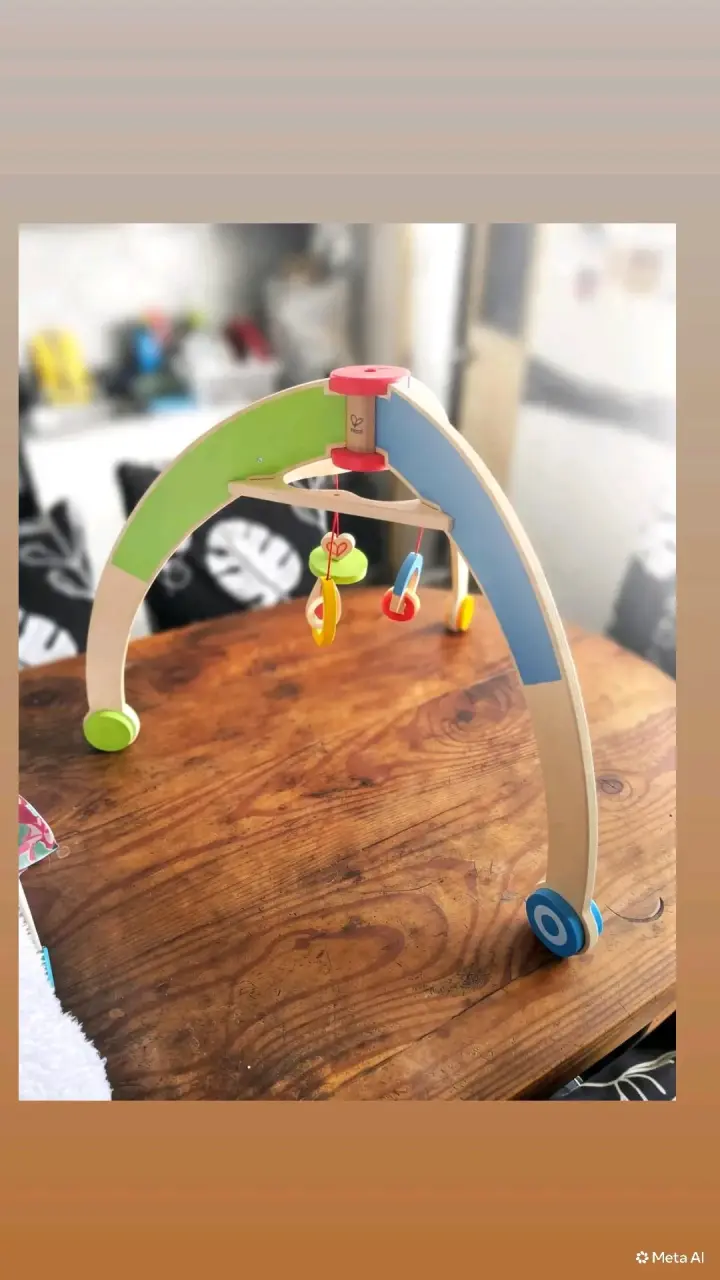 Gimnasio de madera para bebé Hape
