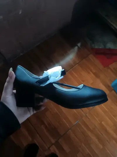 Zapatos de tacón bajo negros para mujer - miniatura 1