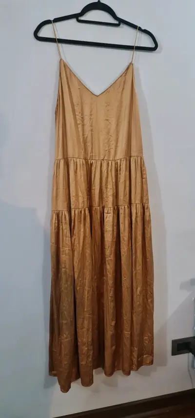 Vestido largo dorado elegante - miniatura 2