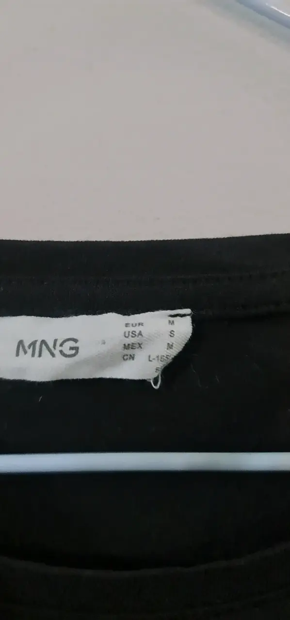 Polera Negra MNG Talla M - 2
