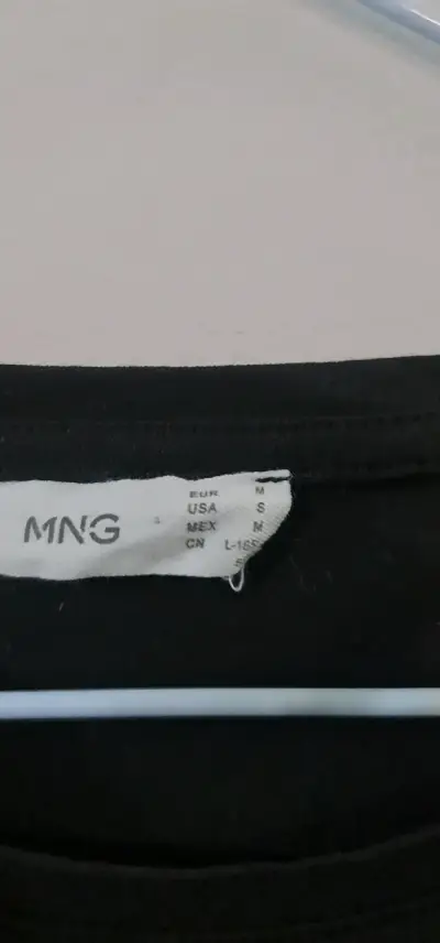 Polera Negra MNG Talla M - miniatura 2