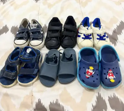 Lote de zapatos infantiles variados - miniatura 1