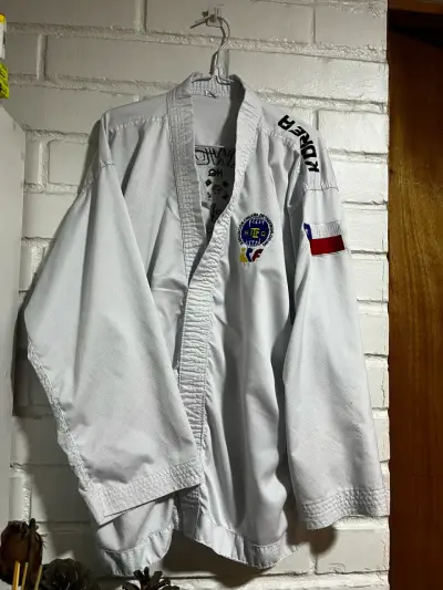 Dobok de Taekwondo blanco con bordados - miniatura 1