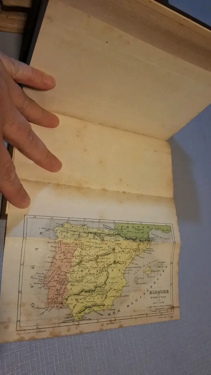 Libro antiguo 'Histoire de France' con mapas - 4