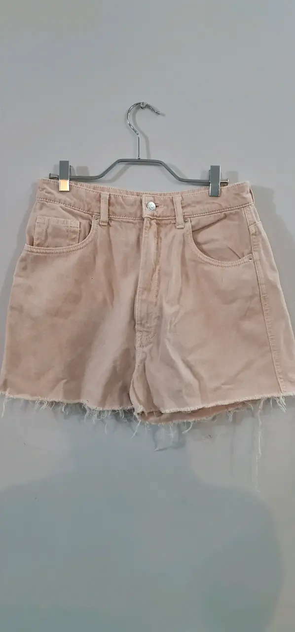 Shorts de mezclilla beige Zara para mujer - 1
