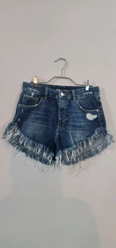 Shorts de mezclilla Zara con flecos - miniatura 1