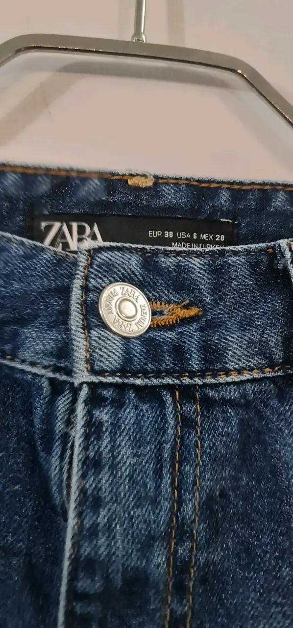 Shorts de mezclilla Zara con flecos - 3