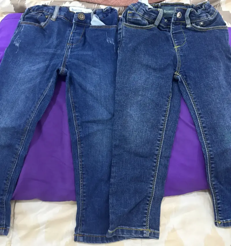 Jeans de mezclilla para niños en buen estado