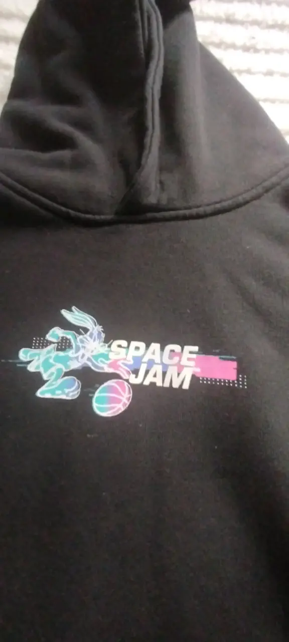 Polerón negro Space Jam con capucha y estampado - 3