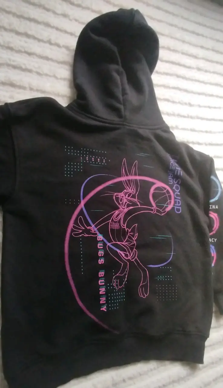 Polerón negro Space Jam con capucha y estampado - 4