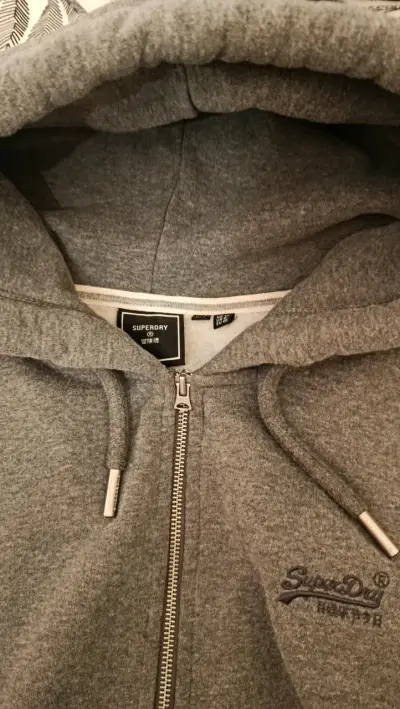 Polerón superdry gris y2k - miniatura 2