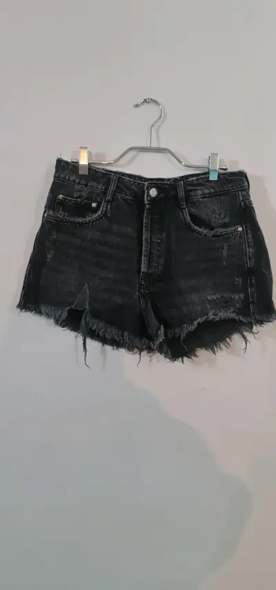Shorts de mezclilla negros desgastados - miniatura 1