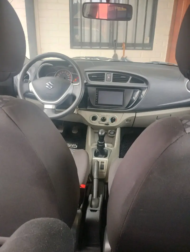 Auto compacto Suzuki Alto año2019 en buen estado - 4