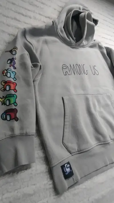 Polerón gris Among Us con diseño en mangas - miniatura 1