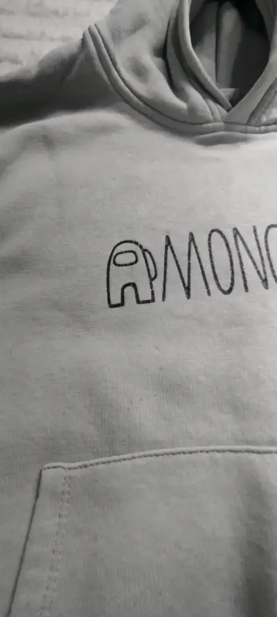 Polerón gris Among Us con diseño en mangas - miniatura 3