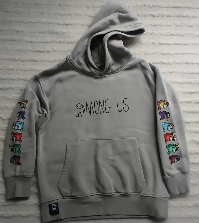 Polerón gris Among Us con diseño en mangas - 6