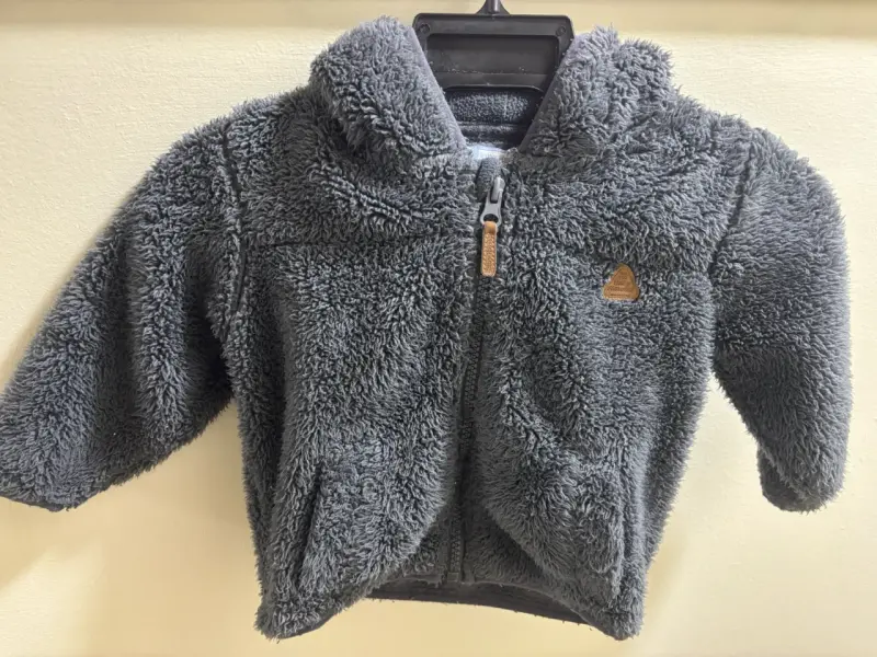 Chaqueta de lana para bebé gris con capucha