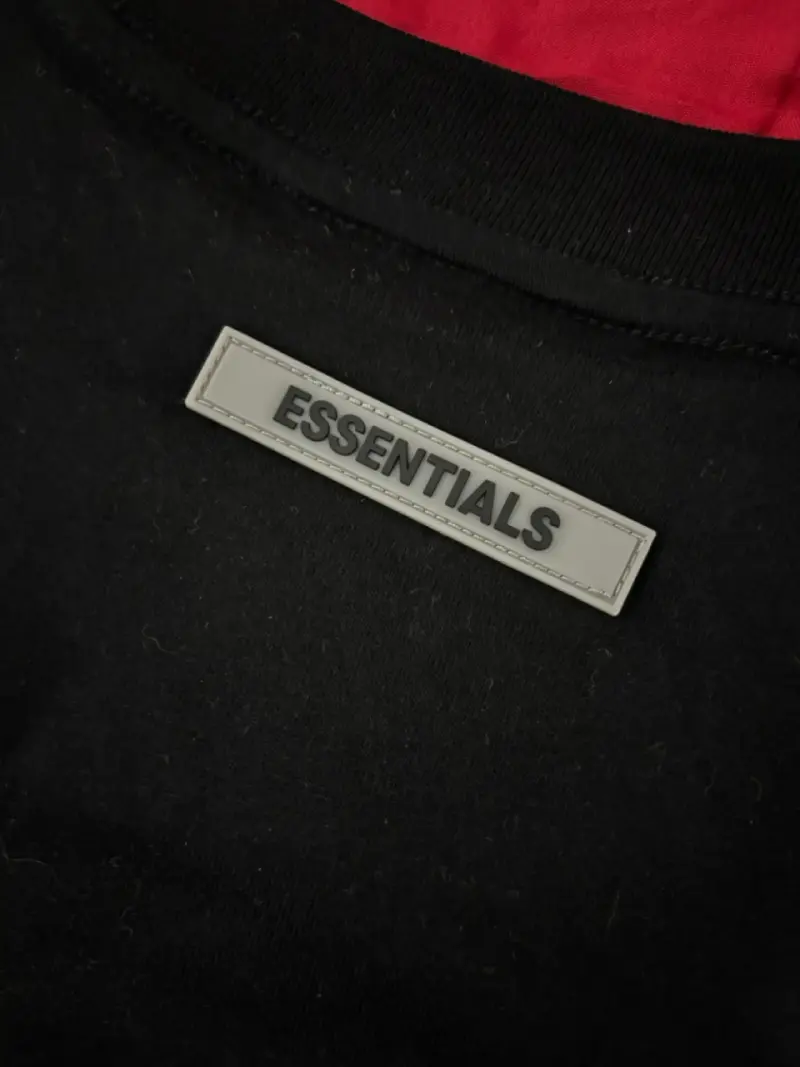 Polera Essentials Fear of God negra talla M - 4