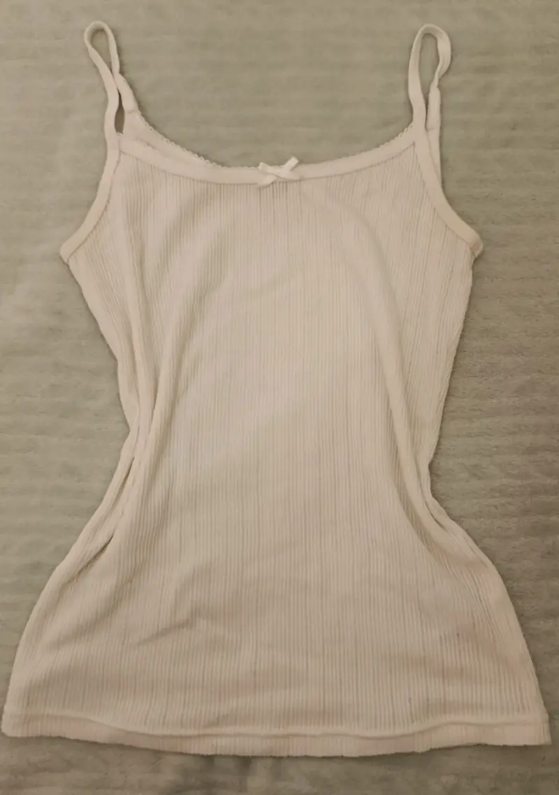 Cami top blanco con rosita - 1