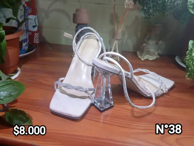 Sandalias de tacón transparente tiras brillante