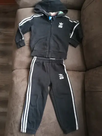 Conjunto de ropa infantil Adidas Star Wars negro - miniatura 1