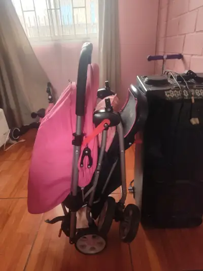 Coche de bebé plegable rosa con estrellas - miniatura 2