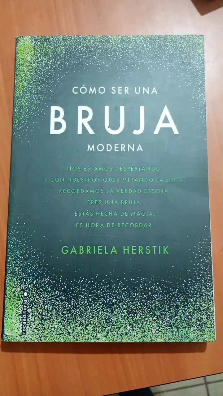 Libro 'Cómo Ser Una Bruja Moderna' de Gabriela Herstik - 1
