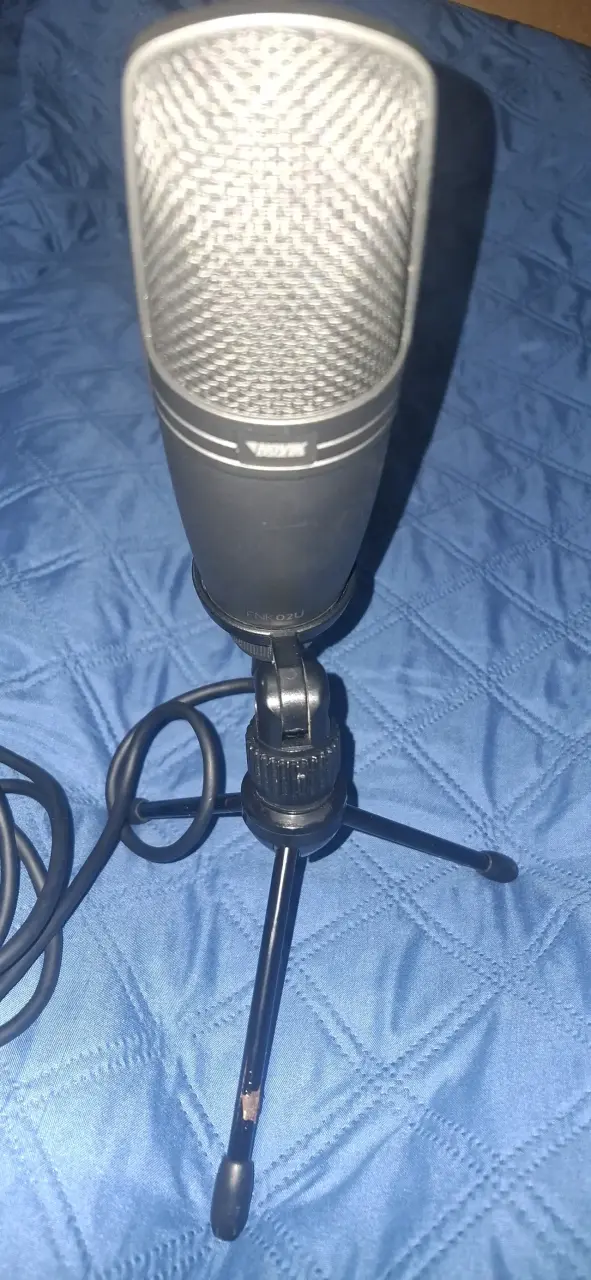 Micrófono de Condensador con Soporte y Cable - 2