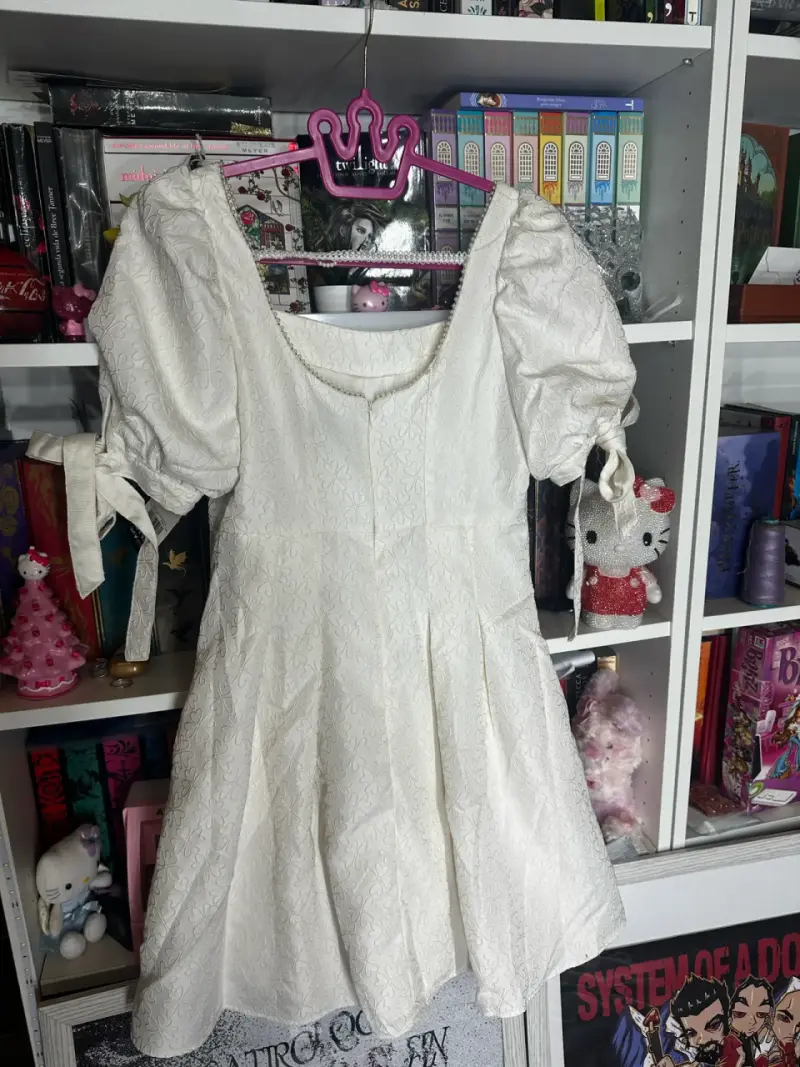 Vestido blanco con mangas abullonadas - 5