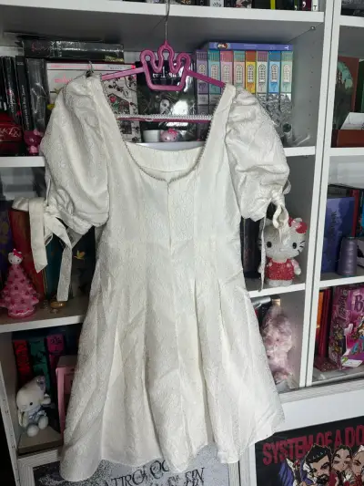 Vestido blanco con mangas abullonadas - miniatura 5