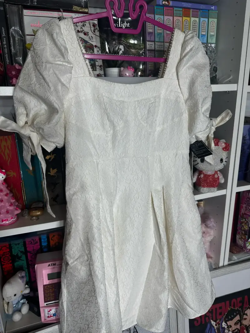 Vestido blanco con mangas abullonadas - 6