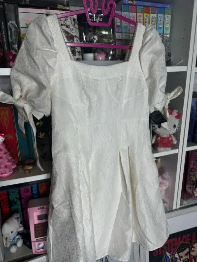 Vestido blanco con mangas abullonadas - miniatura 6