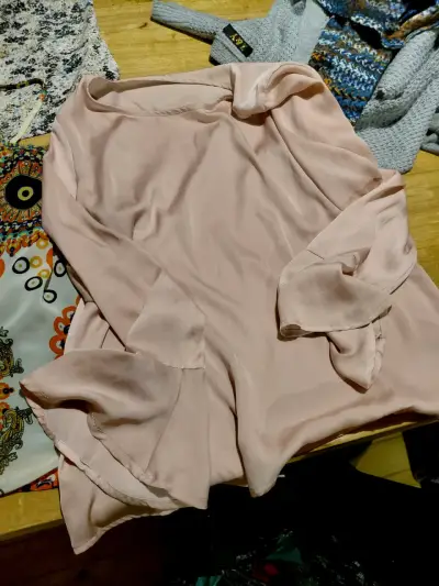 Blusa de seda rosa para mujer - miniatura 1