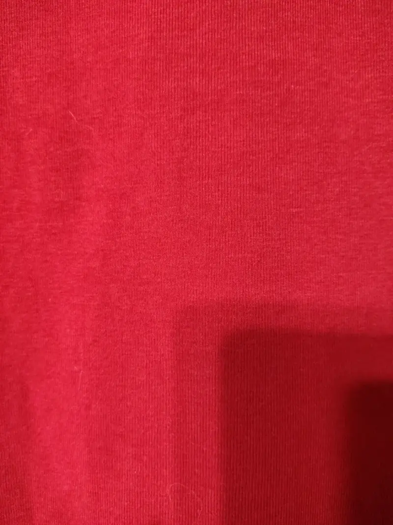 Vestido rojo elegante con volantes - 5