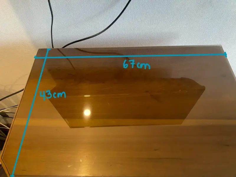Mueble de madera con puertas de reja - 4