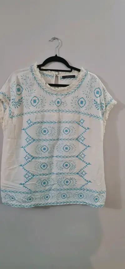 Blusa bordada blanca y azul Violeta by Mango - miniatura 1