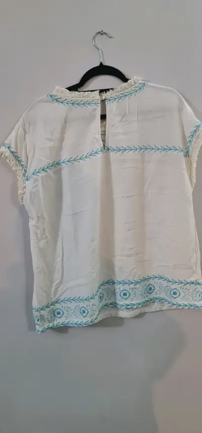 Blusa bordada blanca y azul Violeta by Mango - miniatura 2