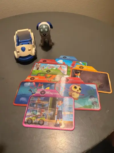 Camión Patrulla Canina con Tarjetas y Figura - miniatura 2