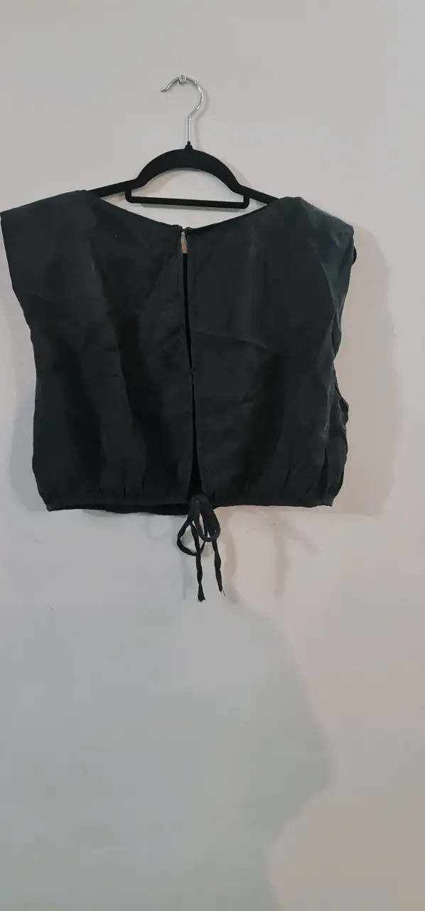 Blusa negra sin mangas Zara con ajuste - 3