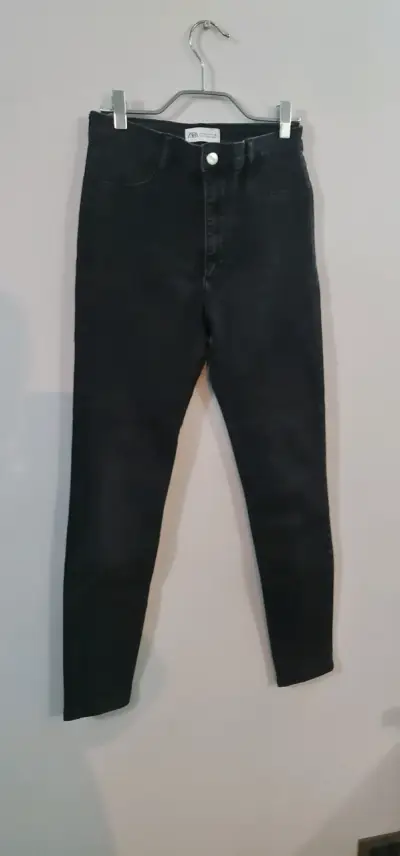 Jeans negros ajustados Zara para mujer - miniatura 1