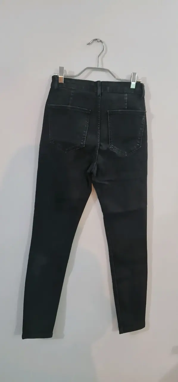 Jeans negros ajustados Zara para mujer - 2