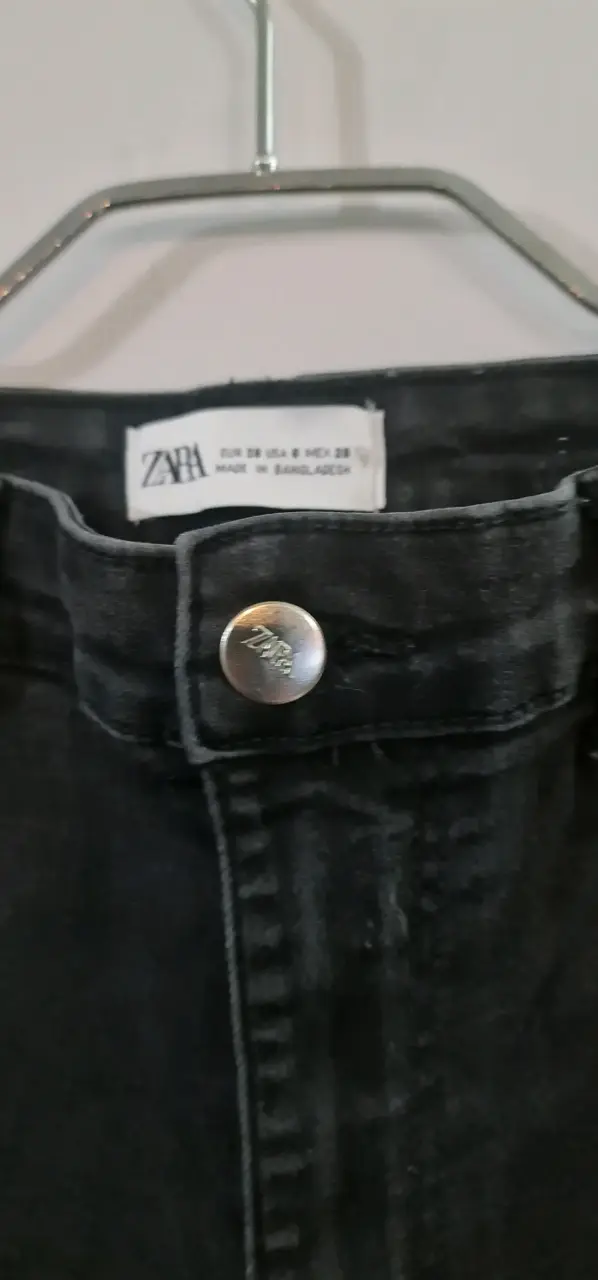 Jeans negros ajustados Zara para mujer - 3