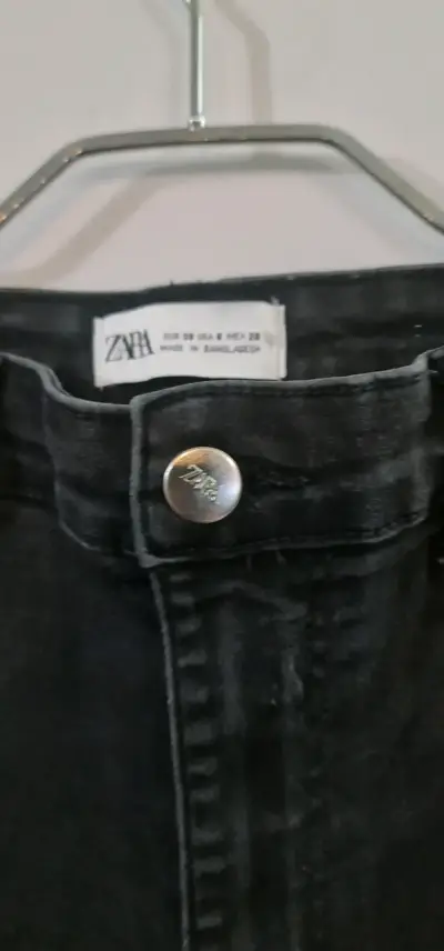 Jeans negros ajustados Zara para mujer - miniatura 3