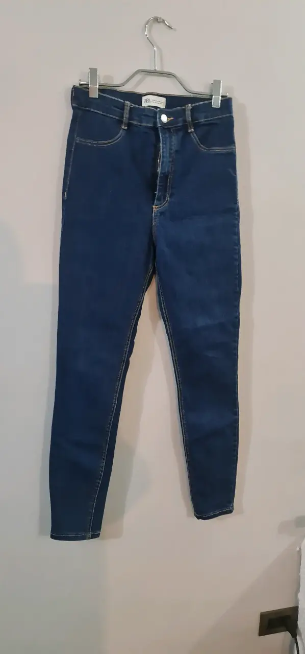 Jeans ajustados azul oscuro Zara para mujer