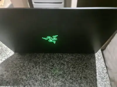 Laptop Razer Blade con retroiluminación RGB - miniatura 3