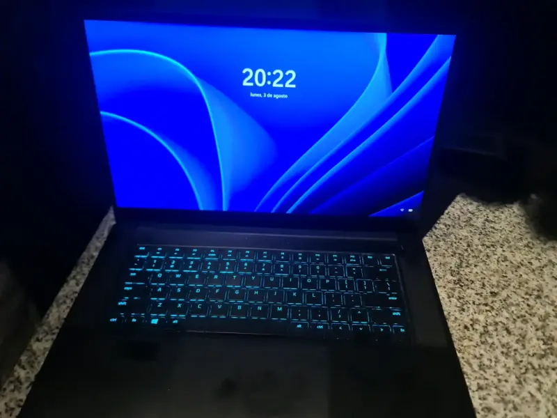 Laptop Razer Blade con retroiluminación RGB - 4