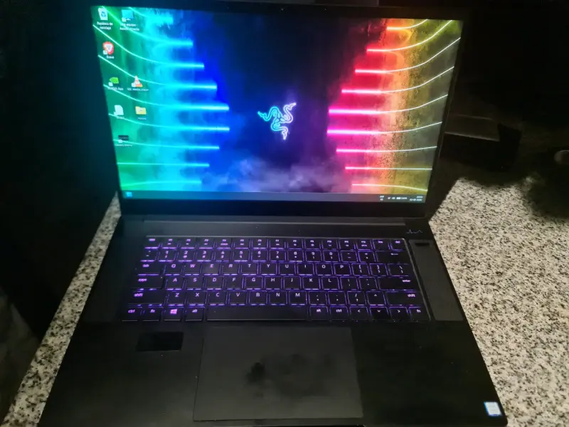 Laptop Razer Blade con retroiluminación RGB - 5