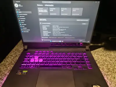Laptop ASUS ROG con teclado retroiluminado y pantalla 144Hz - miniatura 5