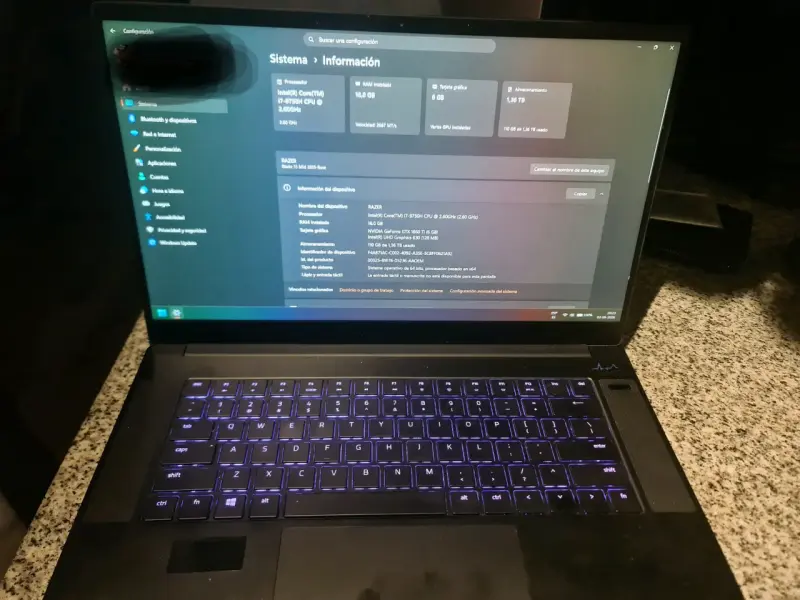 Laptop Razer Blade con retroiluminación RGB - 6